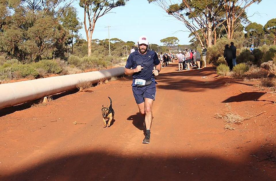 This handout photo taken on July 29, 2018 and received from Rhea Wholey on June 31 shows Stormy running in the Goldfields Pipeline marathon near the West Australian town of Kalgoorlie. Rhea Wholey/AFP