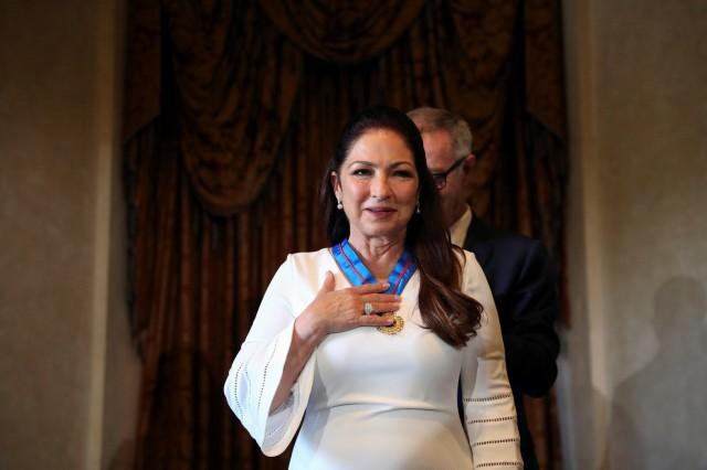 Gloria Estefan awarded Spain's gold medal for the arts | GMA News Online
