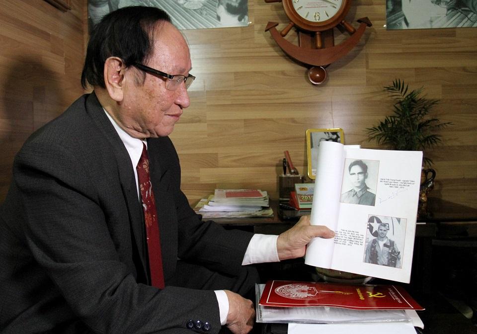 This photo taken on January 3, 2018 shows Tran Trong Duyet, the former director at the Hoa Lo prison in Hanoi, showing a photo at his home in Haiphong of US Senator John McCain (bottom R), who was held at the jail dubbed the âHanoi Hiltonâ for five and a half years after his jet was shot down over a Hanoi Lake in 1967. Nhac Nguyen/AFP