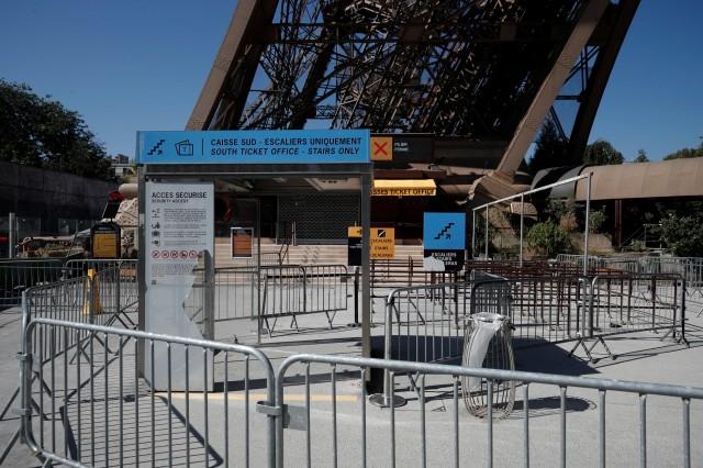 A sign announcing the closure of the Eiffel Tower is seen at a closed ticket sales counter as part of a strike by employees over lengthening queues during the peak summer tourist season in Paris, France, August 2, 2018. REUTERS/Benoit Tessier