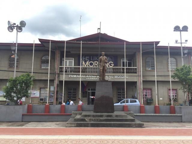 The Museong Pambayan ng Morong cekebrates the lives and works of prominent town residents such as Tomas Claudio, Paeng and Feliciano Francisco.