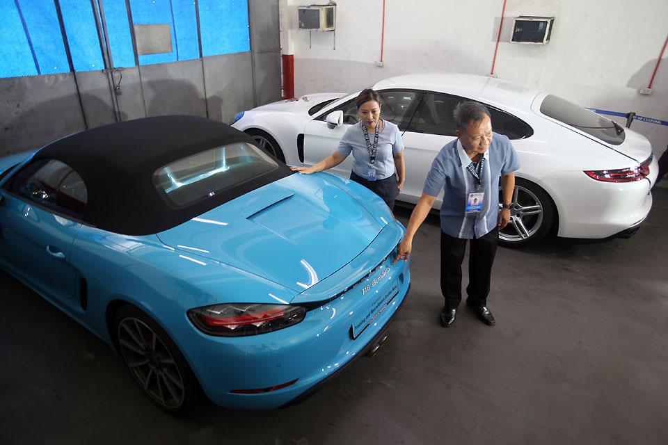 Customs Commissioner Isidro LapeÃ±a and District Director Carmelita Talusan inspect a Porsche Boxter S and a Porsche Panamera 4S seized by the Bureau of Customs at the NAIA in Pasay City on Thursday, August 2, 2018. The two luxury cars arrived in the country last year, on August 5, 2017, through Malaysian Airlines and is consigned to Don Bosco Technical Institute of Makati, Inc., with a street value of P28 million. Danny Pata 