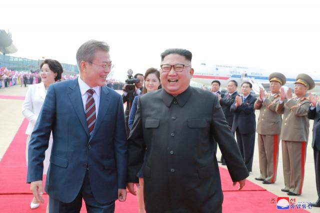 South Korean President Moon Jae-in and North Korean leader Kim Jong Un attend an official welcome ceremony at Pyongyang Sunan International Airport in Pyongyang, North Korea in this photo released by North Korea's Korean Central News Agency (KCNA) September 19, 2018. KCNA/via REUTERS