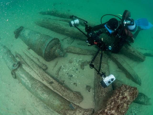 Divers are seen during the discovery of a centuries-old shipwreck, in Cascais in this handout photo released September 24, 2018. Augusto Salgado/Cascais City Hall/Handout via Reuters