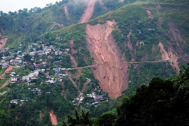 Heavy rains brought by Typhoon Ompong (Mangkhut) caused a landslide that buried people at a mining camp in Itogon, Benguet, on Sunday, September 16, 2018. Reuters/Harley Palangchao 