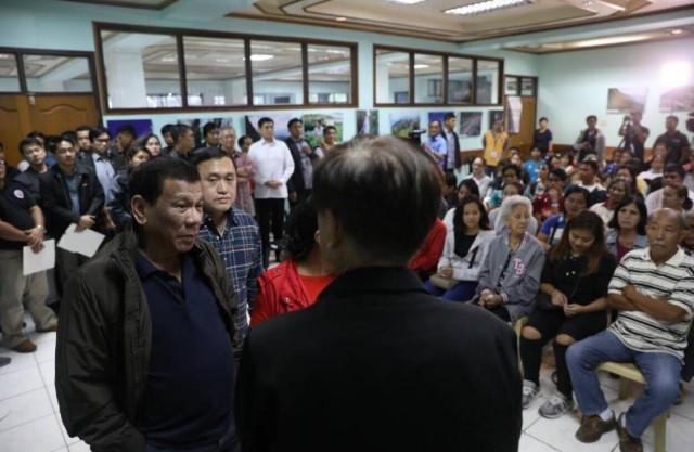 Duterte Meets Kin Of Victims In Benguet Landslide