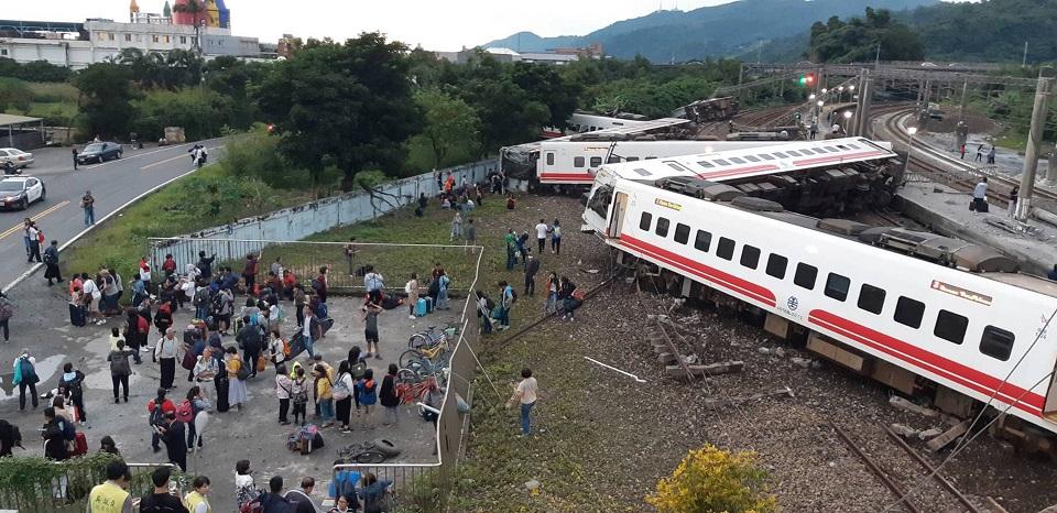 This CNA handout picture taken on October 21, 2018 shows a derailed train in Yian, eastern Taiwan. At least 17 people have died after a train derailed and flipped over in Taiwan, authorities said. CNA photo/CNA/AFP