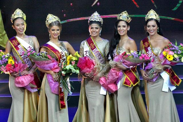 The winners of the Miss Asia Pacific International 2018 strike a pose during the coronation night held at the Resorts World Manila on Thursday evening, October 4, 2018, PHOTO BY DANNY PATA