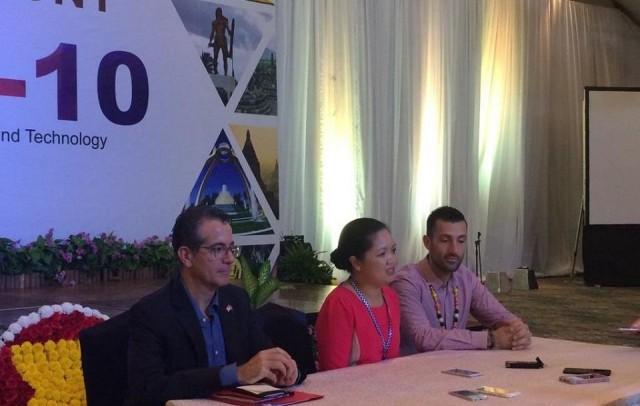 Dr. Gay Jane Perez (center) speaks to the press after winning the prestigious ASEAN-US Prize. Photo: US Mission to ASEAN