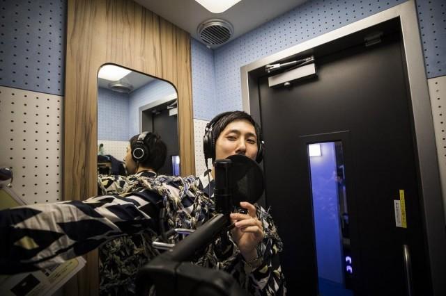 In this photo taken on September 26, 2018, 33-year-old Masaki Kitakoga sings alone in a tiny booth at a karaoke parlor in Tokyo. Kitakoga is part of a growing trend in Japan favoring solo activities that is now so widespread it has its own name: "ohitorisama" or "on your own." Behrouz Mehri/AFP