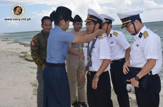 The Philippine Navy hosted the fourth personnel interaction with the Vietnamese Navy on Parola Cay over the weekend. Photos courtesy of the Philippine Navy