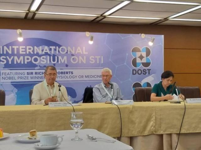 DOST Sec dela Pena, Sir Roberts, and DOST Asst Sec for Intl Cooperation Dr Leah Buendia