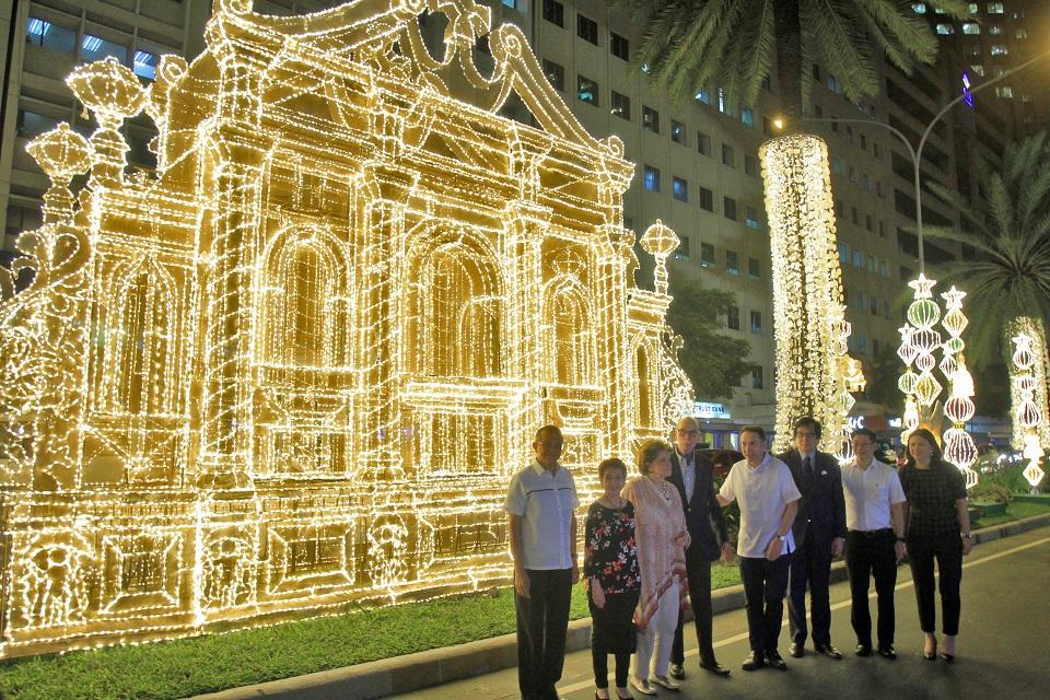Ayala Land officials and Mayor Abby Binay pose in front of one of the dazzling holiday displays decorating the length of Ayala Avenue on November 5, 2018. Photo: DANNY PATA 