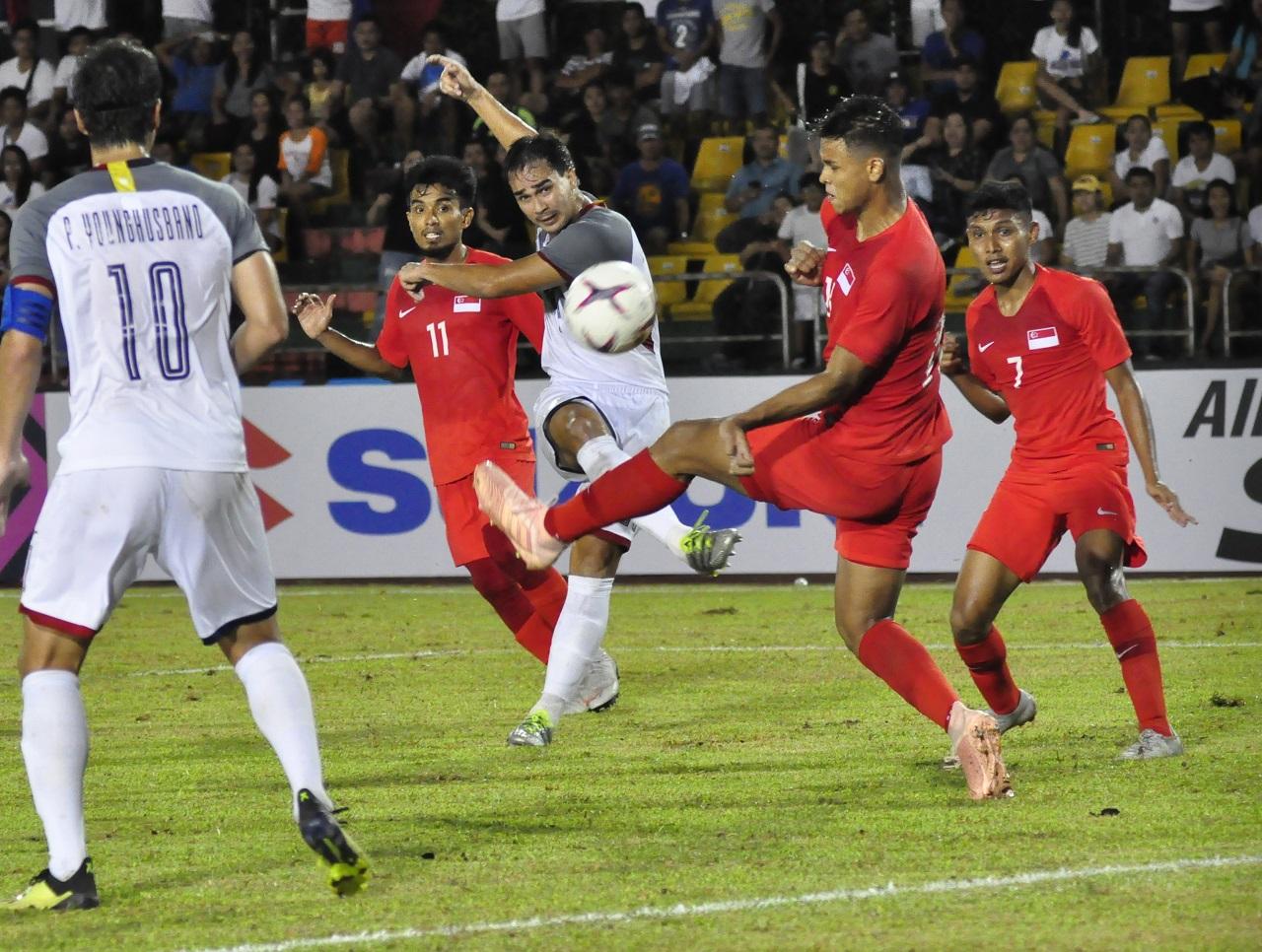 James Younghusband (C,white jersey) was a solid midfield presence anew for the Azkals. Andy Alvarez/AFP