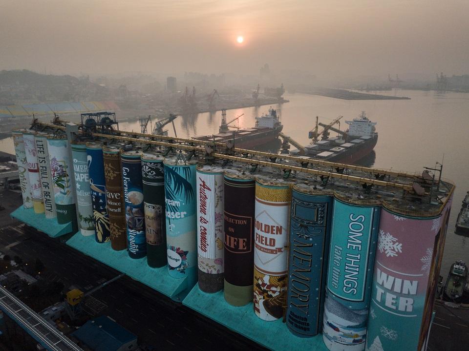 According to the Korea Times, the Incheon city government and Incheon Port Authority commissioned 22 painting artists and spent us$487,000 on the project, which started in January this year. Ed Jones/ AFP