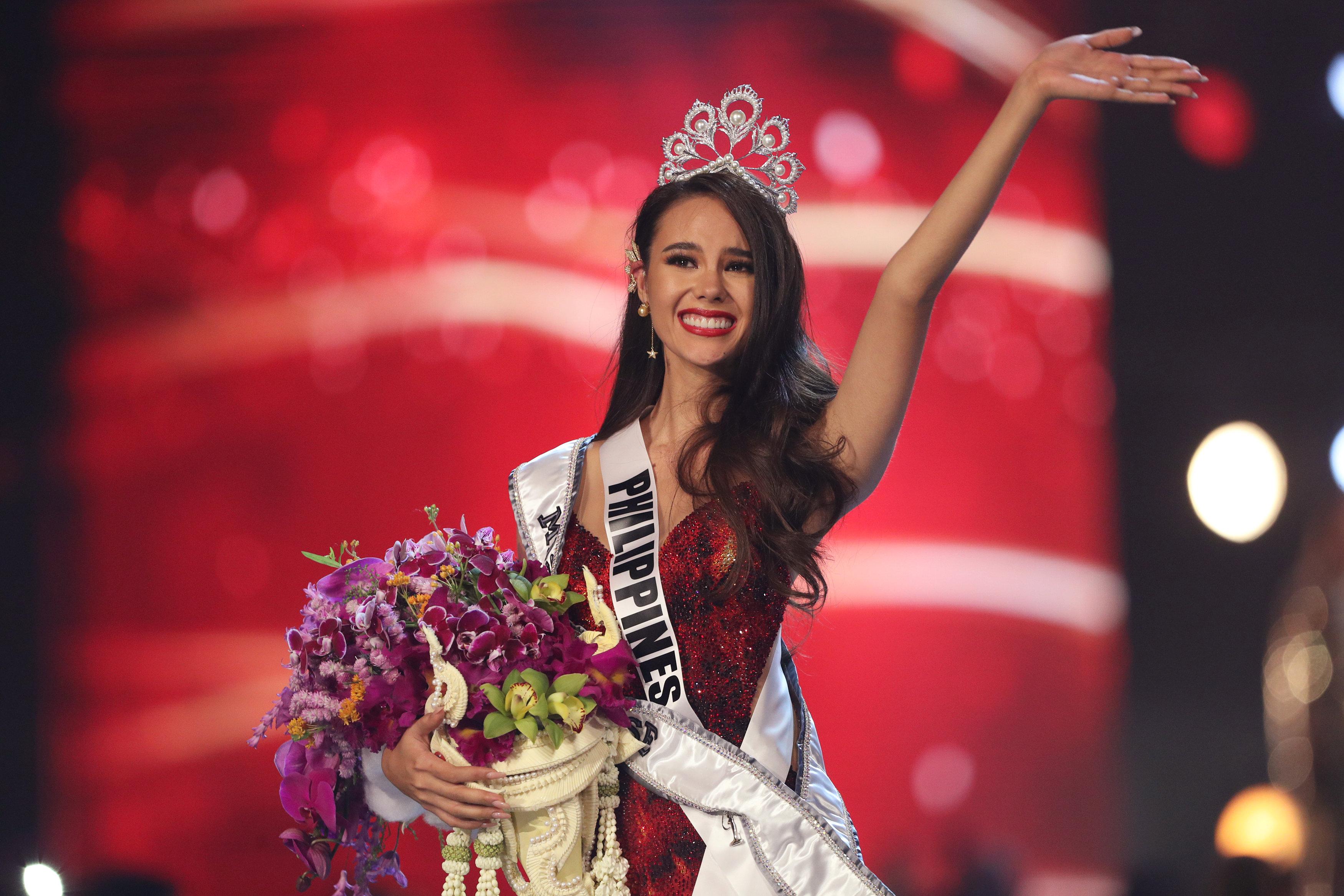 catriona gray red dress Miss Philippines Catriona Gray presents her evening gown during the final  round of the 67th Miss Universe competition in Bangkok, Thailand, Monday,  Dec. 17, 2018. (AP Photo/Gemunu Amarasinghe Stock Photo
