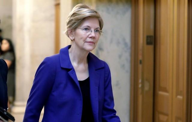 US Senator Elizabeth Warren (D-MA) arrives for a procedural vote on Capitol Hill in Washington, US, October 5, 2018. REUTERS/Yuri Gripas/File Photo