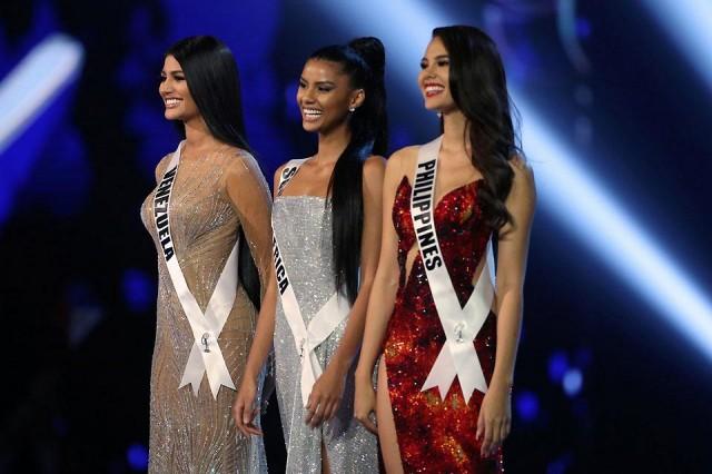 Contestants selected for the top 3 are pictured during the final round of the Miss Universe pageant in Bangkok, Thailand, December 17, 2018. From L-R: Miss Venezuela Sthefany GutiÃ©rrez, Miss South Africa Tamaryn Green and Miss Philippines Catriona Gray. Reuters/Athit Perawongmetha