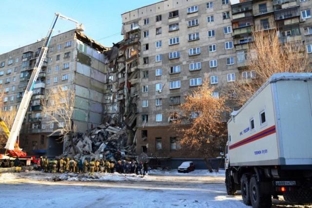 Russian Emergencies Ministry members work at the site of a partially collapsed apartment block in Magnitogorsk, Russia December 31, 2018. Picture taken December 31, 2018. Russia's Ministry for Civil Defence, Emergencies and Elimination of Consequences of Natural Disasters/Handout via REUTERS