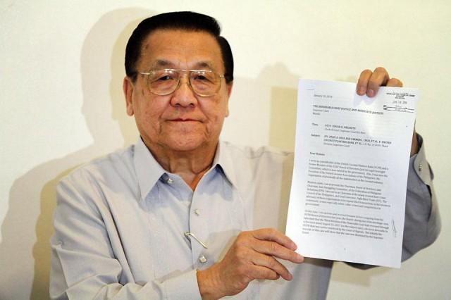 Federation of Philippine Industries chairman Jesus Aranza shows the letter he filed with the Supreme Court on Thursday, January 10, 2019, Danny Pata