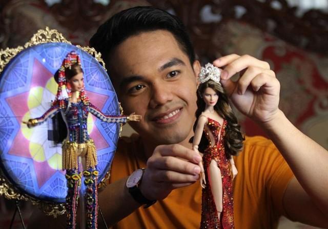 Alvin Ocampo, 25, show off two dolls he dressed as Miss Universe Catriona Gray -- in her National Costume, and in her iconic lava gown. A homecoming parade will be held in Gray's honor later this month. DANNY PATA