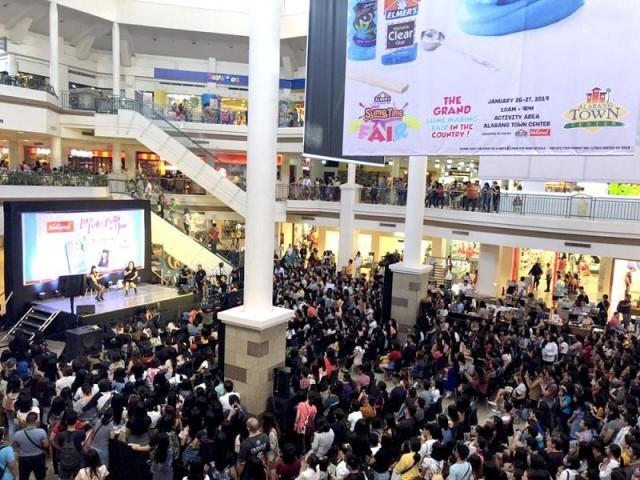 The crowd at Lang Leav in Alabang Town Center
