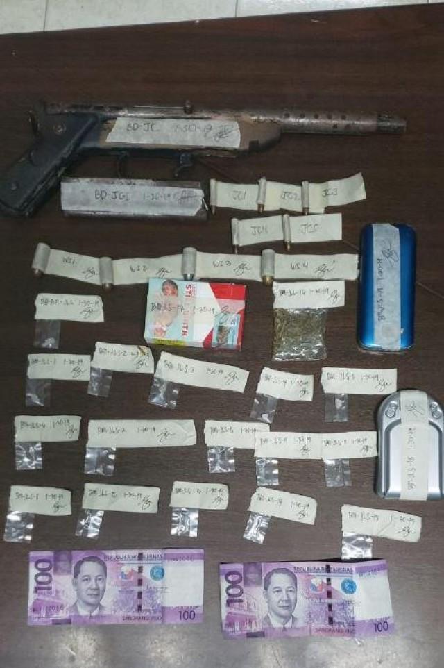 Quezon CIty police anti-drug ops yield illegal drugs, firearm. PHOTO BY SDEU - INTELLIGENCE BRANCH QCPD STATION 4 