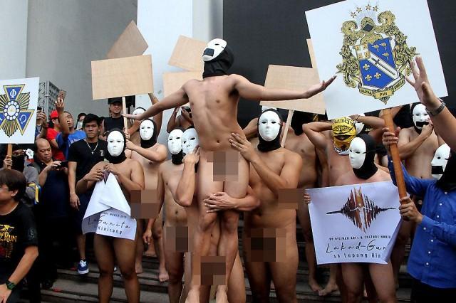 Members of the Alpha Phi Omega fraternity join the annual Oblation Run at the University of the Philippines Diliman on Friday, February 8, 2019. Jhun Dantes