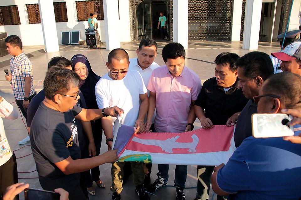 ARMM Flag Turned Over To Bangsamoro Museum Photos GMA News Online