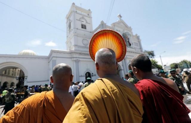 Buddhist monks stand in front of the St. Anthony's Shrine, Kochchikade church after an explosion in Colombo, Sri Lanka April 21, 2019. REUTERS/Dinuka Liyanawatte