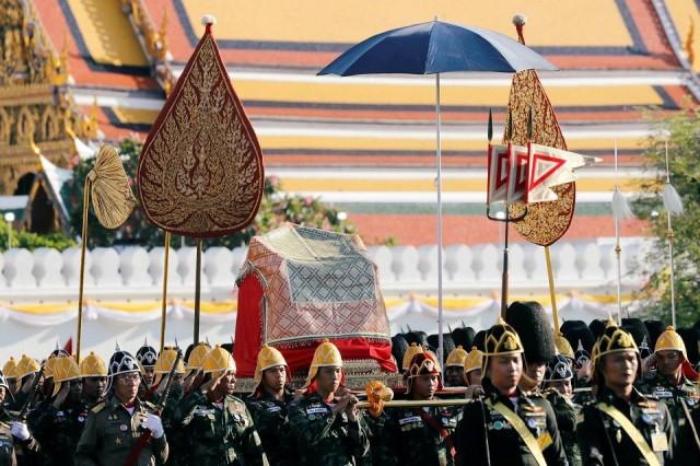 Thai soldiers take part in a rehearsal of Thailand's King Maha Vajiralongkorn coronation procession which will take place next week in Bangkok, Thailand April 28, 2019. REUTERS/Jorge Silva