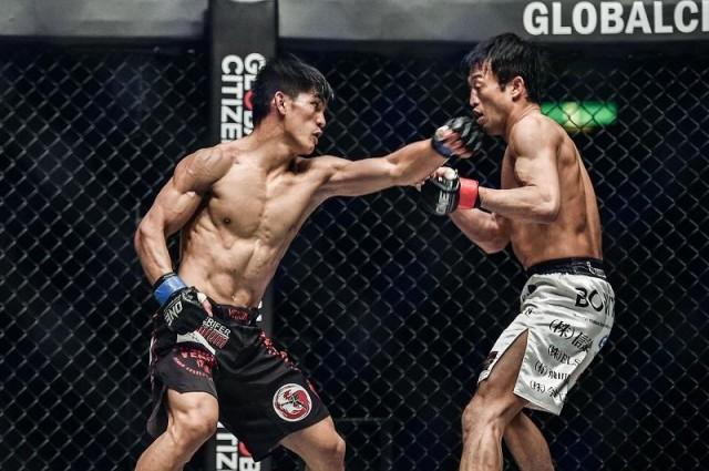 Kingad throws a left hook at Ikeda. Photo courtesy of ONE