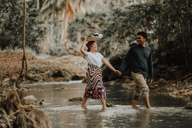 Prenup Photos Inspired By Fernando Amorsolo S Paintings Go Viral Gma