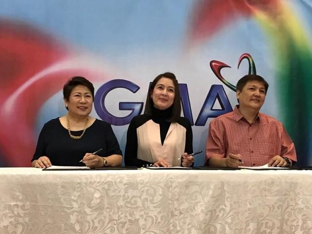 Jean is flanked by GMA SVP for Entertainment Group Lilybeth Rasonable and Manny Valera. Photo: Lou Albano/GMA News