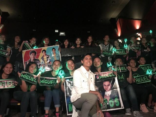 Miguel Tanfelix joins fans during the premiere of his new horror film, Banal. KAELA MALIG