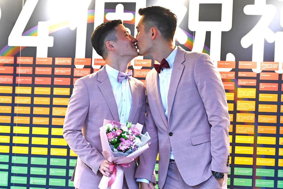 Taiwan Holds First Gay Marriages In Historic Day For Asia Gma News Online