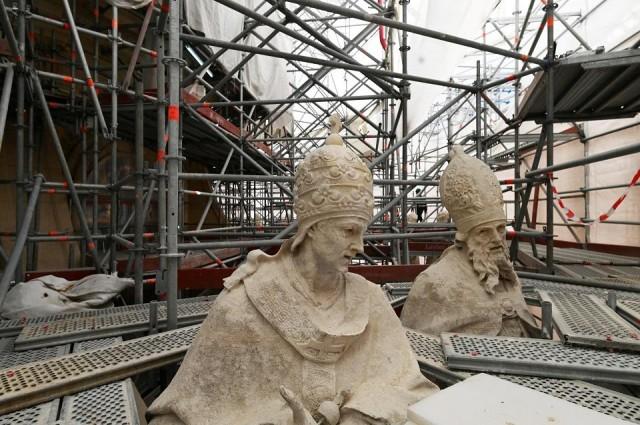 This picture taken on June 18, 2019 shows part of two statues during the restoration works on the upper part of the Royal Chapel of Versailles, in the grounds of the Palace of Versailles, some 20 kilometers southwest of the French capital Paris. Dominique Faget/AFP