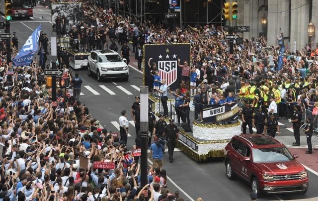 Soccer Football - Women's World Cup Champions Parade - New York, United States - July 10, 2019 Fans and players of the U.S. team during the parade. REUTERS/Mark Kauzlarich