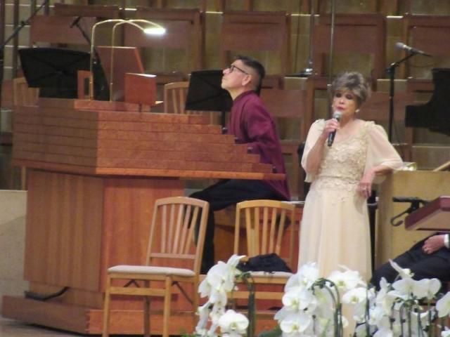 Definitely a highlight of the wedding: Sylvia de la Torre singing "Ave Maria" as the couple offered flowers to the Virgin Mary at the Cathedral. Photo: Ruben Nepales and Janet Susan R. Nepales