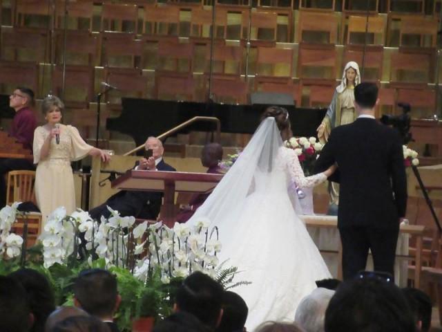 Definitely a highlight of the wedding: Sylvia de la Torre singing "Ave Maria" as the couple offered flowers to the Virgin Mary at the Cathedral. Photo: Ruben Nepales and Janet Susan R. Nepales