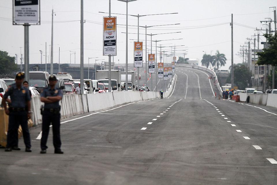 The Cavitex C5 link flyover in Parañaque City opens to motorists on Monday, July, 23, 2019. The P1.6-billion, 2.2-km section flyover which is part of the P11-billion 7.7-km-long expressway will provide motorists a new route, thus avoiding traffic chokepoints in the cities of Parañaque, Las Piñas, Pasay and Taguig. Danny Pata 