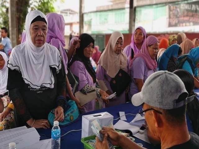 More than 3,000 4P beneficiaries in Malabang, Lanao del Sur gather at the municipal gym for the payout. Ferdinandh Cabrera