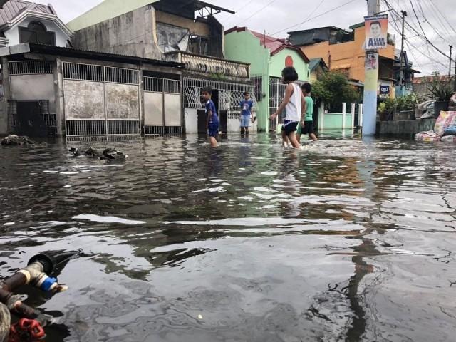 bulacan-communities-remain-flooded-despite-the-improved-weather