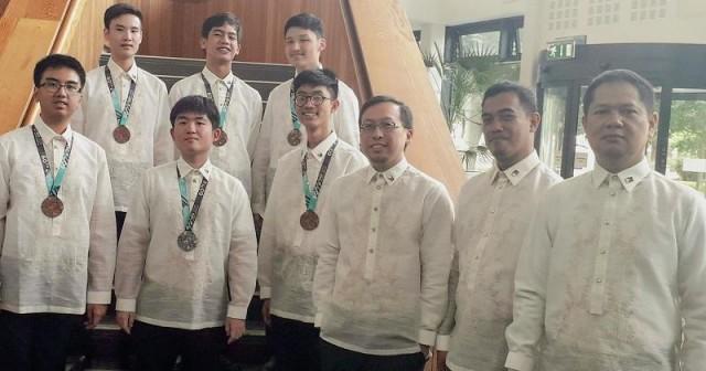 The students and their advisors. Photo: DOST