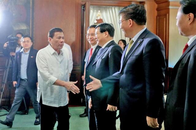 President Rodrigo Duterte greets officials of the Communist Party of China (CPC) Chongqing Party in Malaca&Atilde;&plusmn;ang on September 16, 2019. Valerie Escalera/PPD