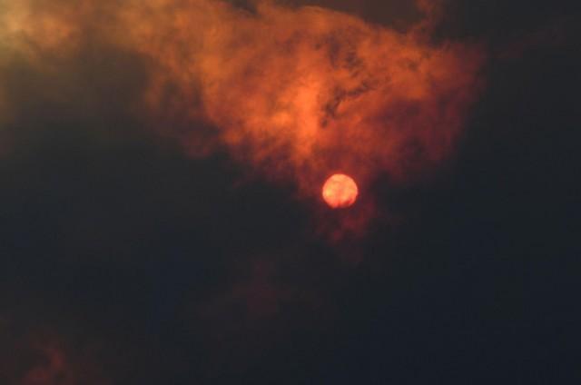 The sun is seen through heavy smoke as a bushfire burns in Woodford NSW, Australia, November 8, 2019. AAP Image/Dan Himbrechts/via REUTERS