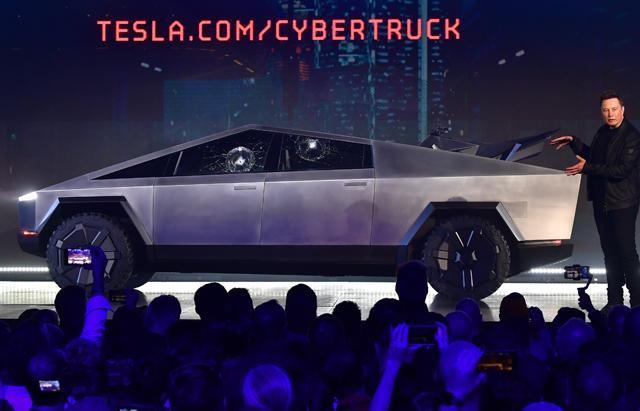 Tesla co-founder and CEO Elon Musk gestures while wrapping up his presentation of the newly unveiled all-electric battery-powered Tesla Cybertruck at Tesla Design Center in Hawthorne, California on November 21, 2019. &acirc;Frederic J. BROWN / AFP