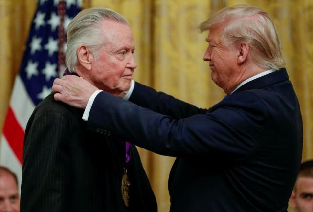 US President Donald Trump presents a National Medal of Arts to actor Jon Voight during a ceremony to award the National Medal of Arts and National Humanities Medals in the East Room of the White House in Washington, US, November 21, 2019. REUTERS/Tom Brenner