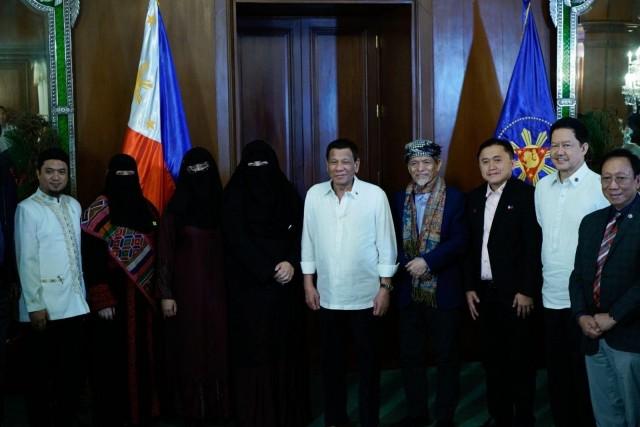 President Rodrigo Duterte and Moro National Liberation Front (MNLF) founder Nur Misuari met on Monday evening. PHOTO FROM SENATOR BONG GO