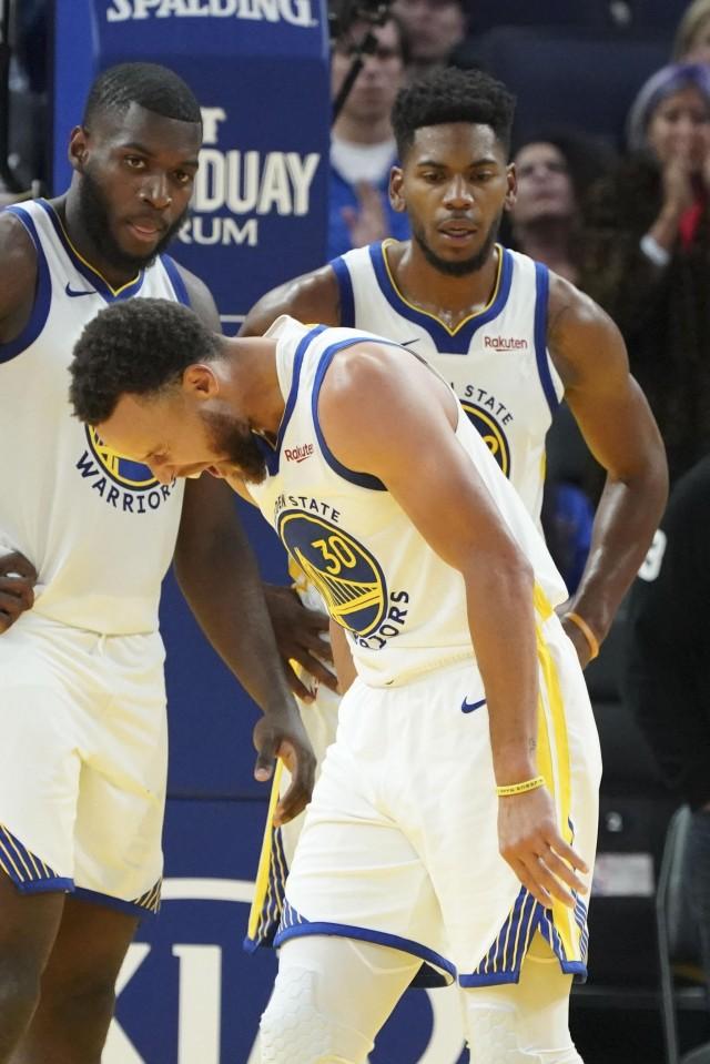 Golden State Warriors guard Stephen Curry (30) reacts after an injury against the Phoenix Suns during the third quarter at Chase Center. Mandatory Credit: Kyle Terada-USA TODAY Sports